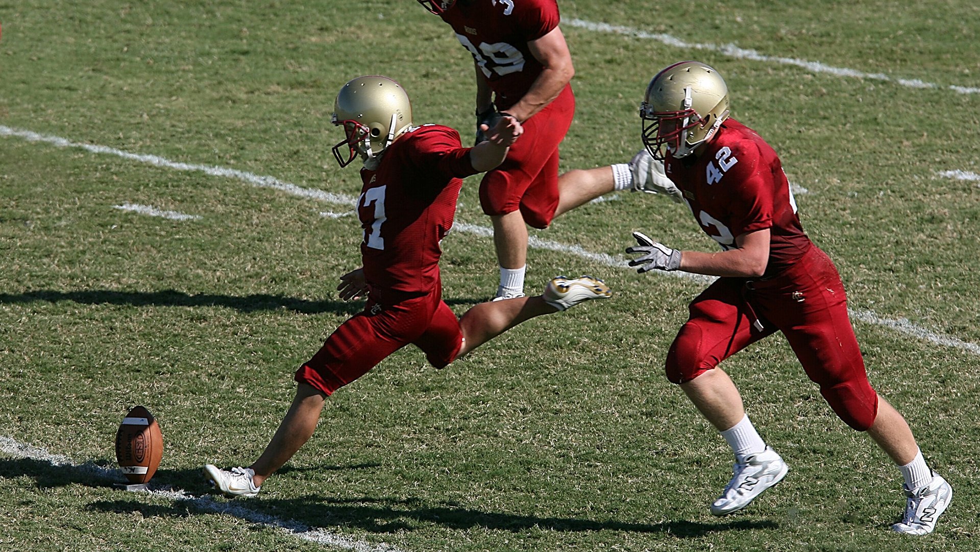 中国新星闪耀国际格斗赛场,KO对手夺金引爆拳坛热潮
