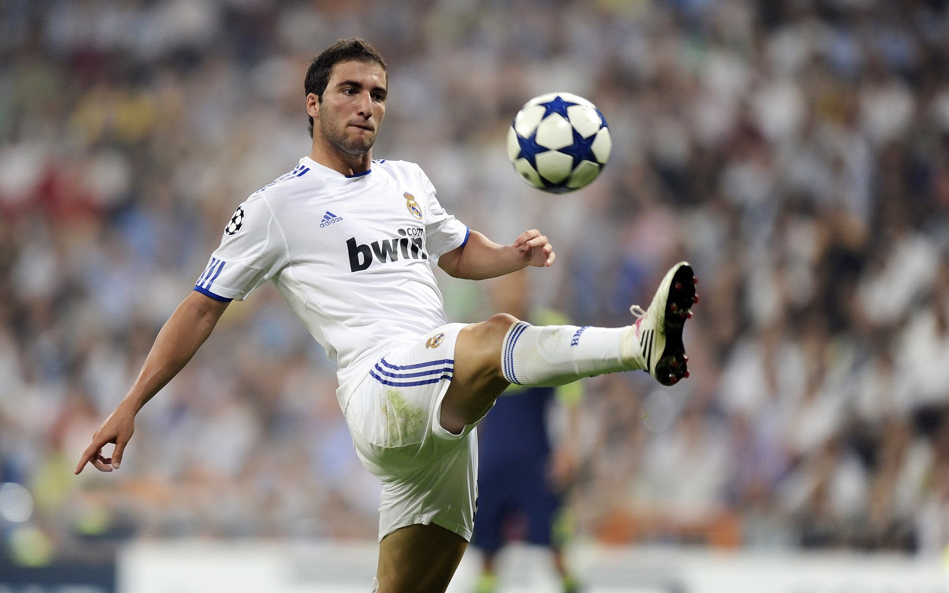 NBA季后赛激战正酣,新生代球星崛起,传统豪强面临挑战