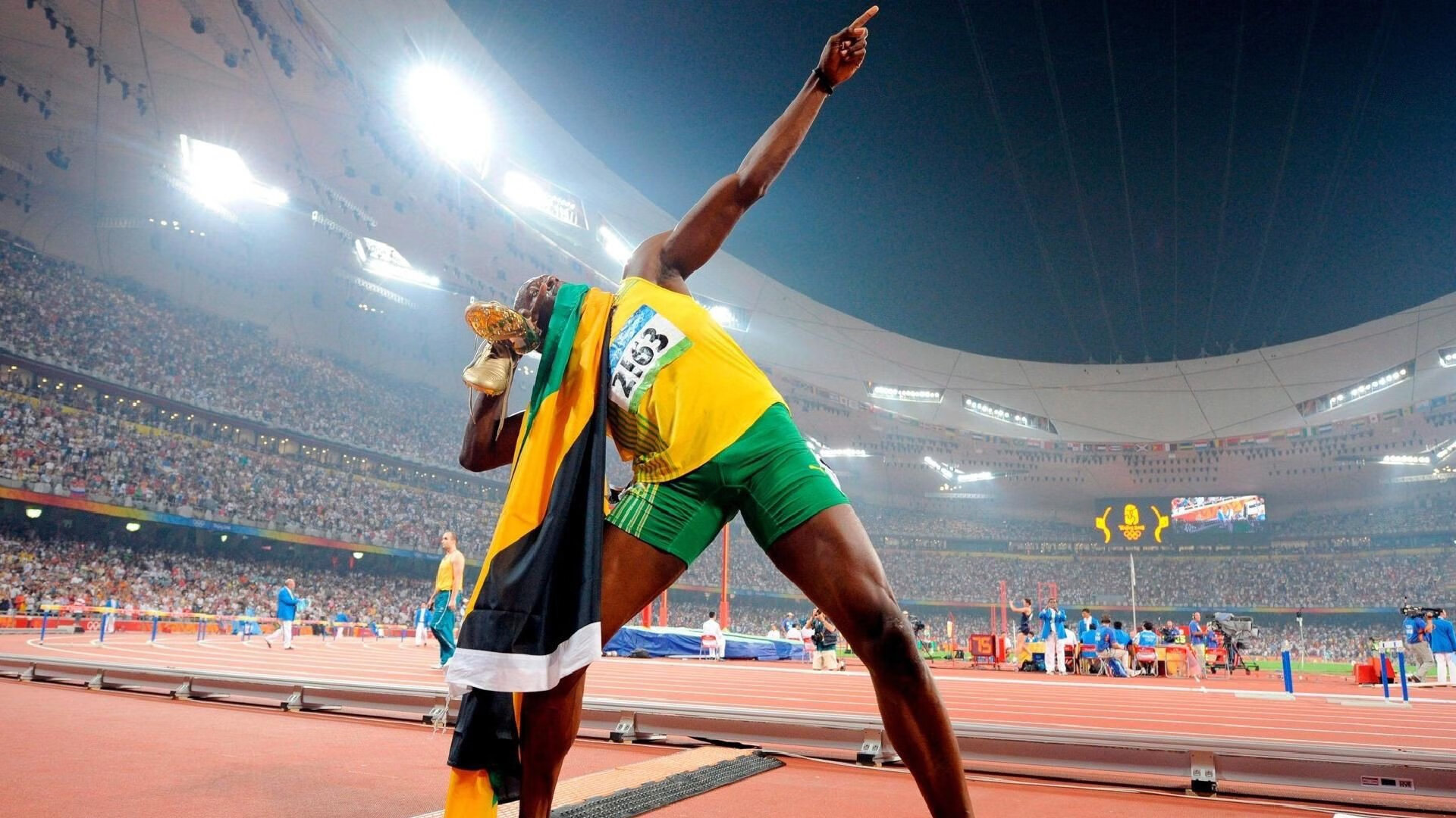 中国泳将闪耀国际赛场 混合泳接力摘金创历史